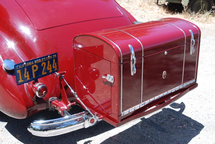 Багажник Packard Twelve 2/4-Passenger Coupe 1939 года  (фото 10 из 12)